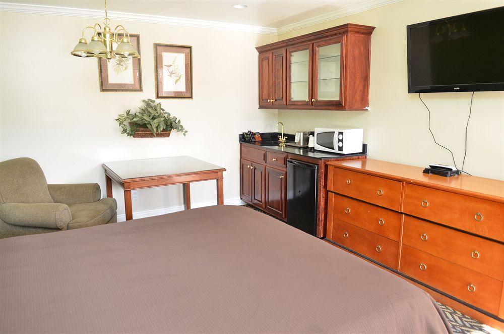 Winton Inn & Suites Barnwell Bagian luar foto