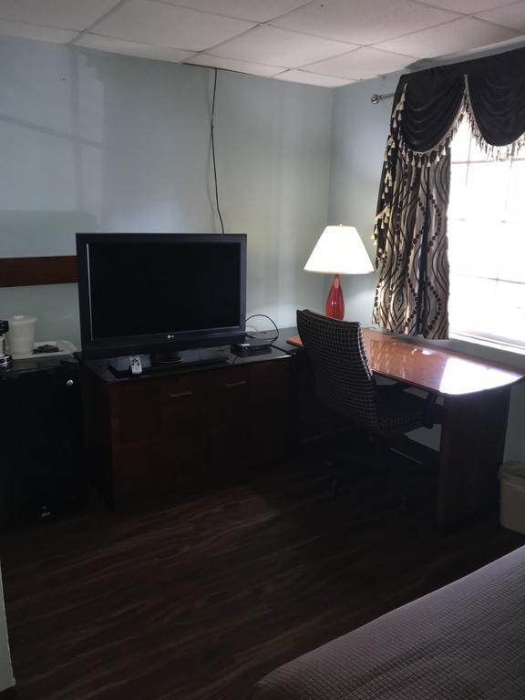 Winton Inn & Suites Barnwell Bagian luar foto