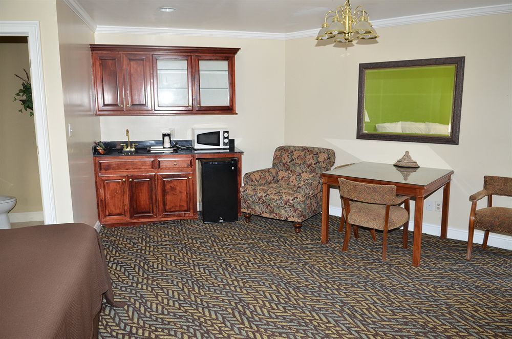 Winton Inn & Suites Barnwell Bagian luar foto