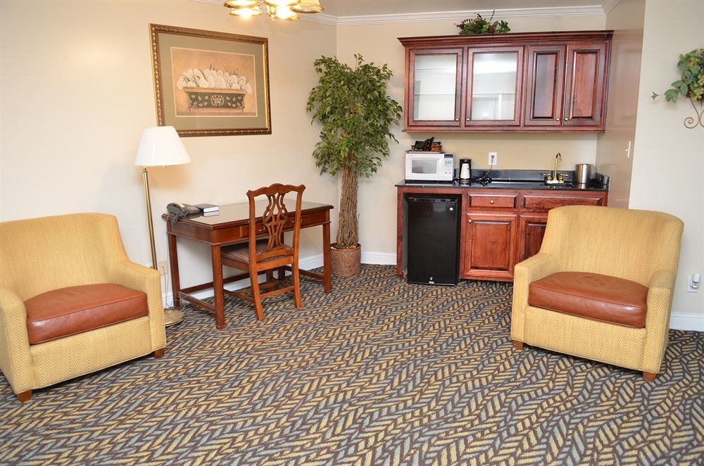 Winton Inn & Suites Barnwell Bagian luar foto