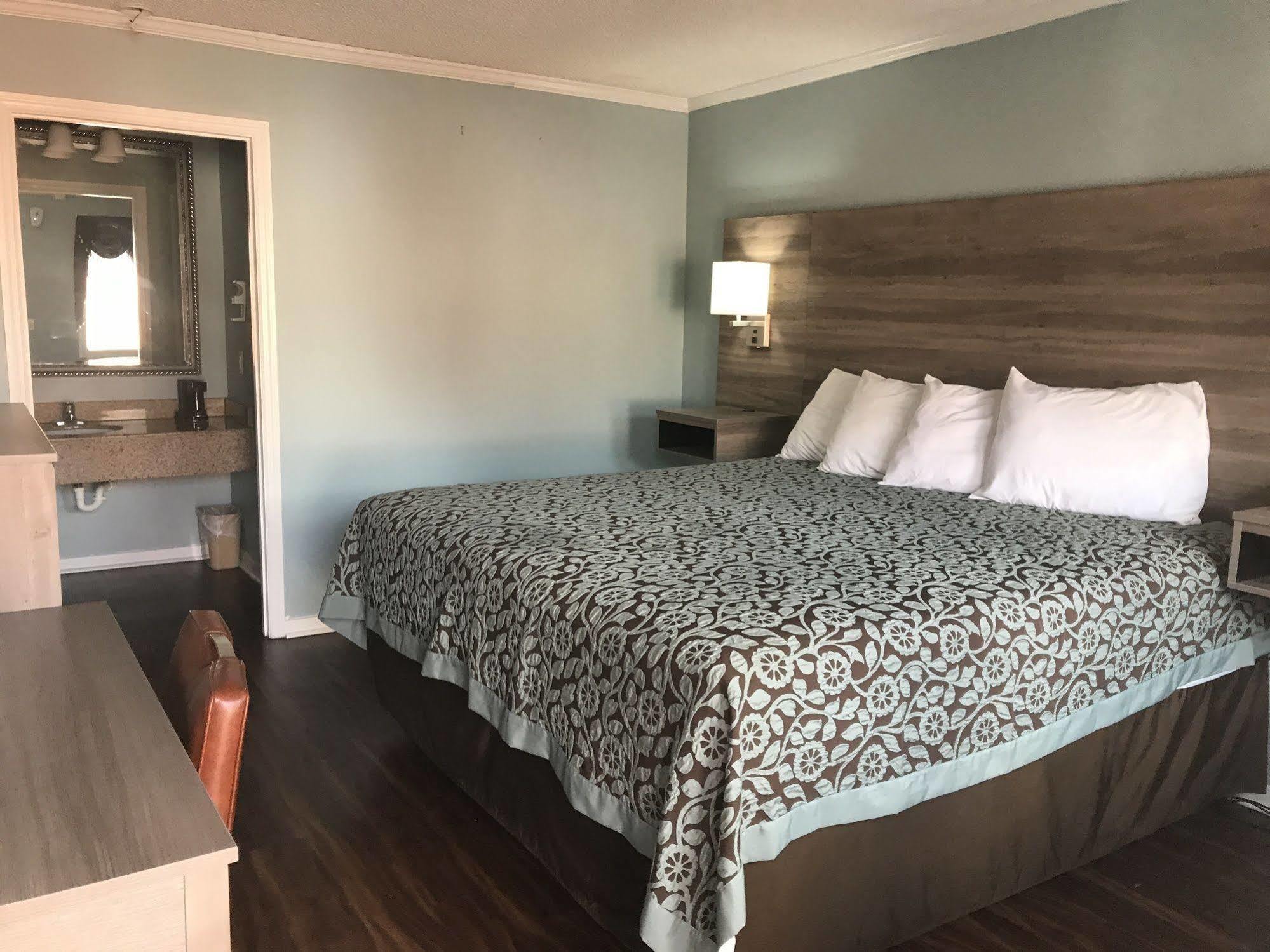 Winton Inn & Suites Barnwell Bagian luar foto
