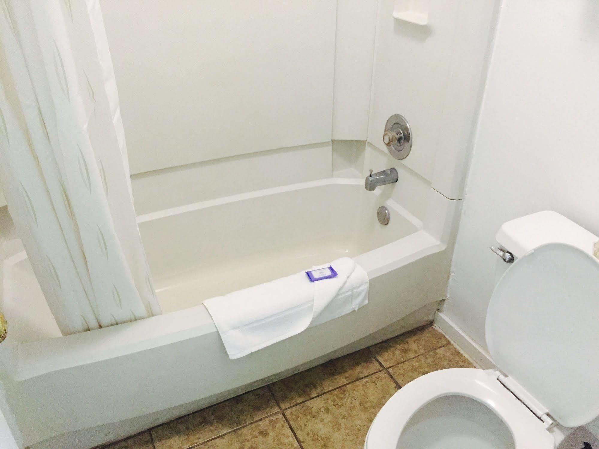 Winton Inn & Suites Barnwell Bagian luar foto