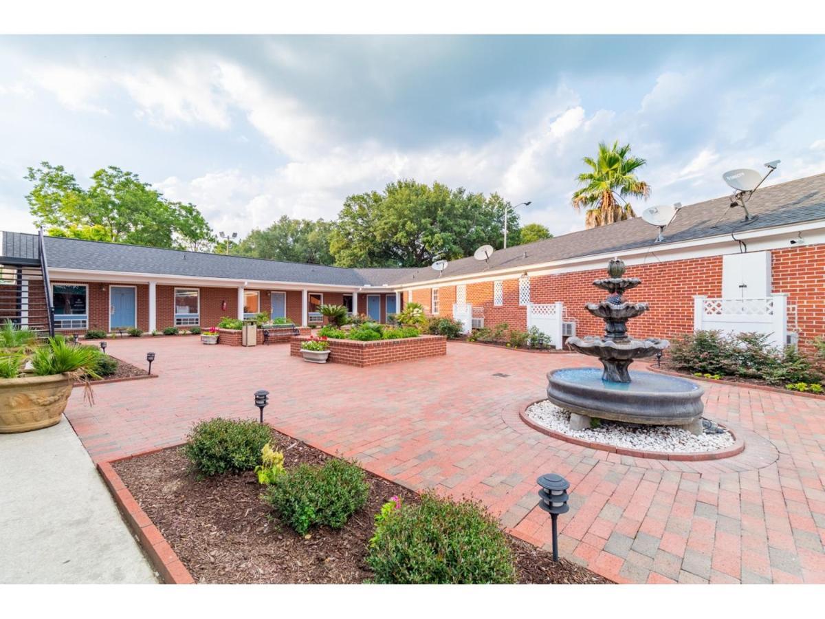 Winton Inn & Suites Barnwell Bagian luar foto