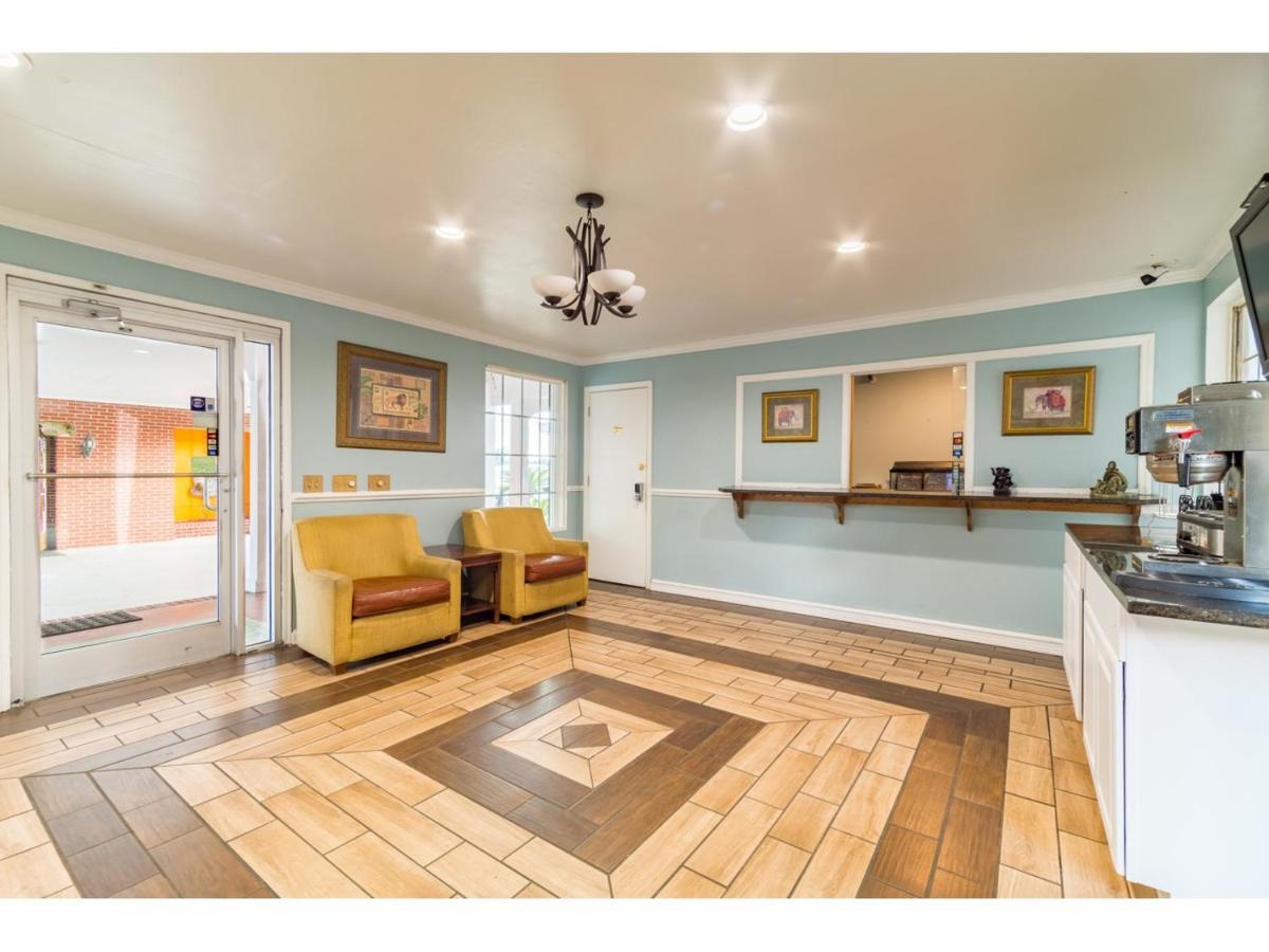 Winton Inn & Suites Barnwell Bagian luar foto