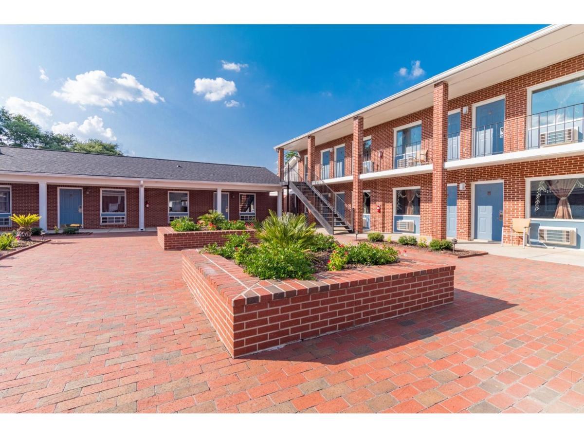 Winton Inn & Suites Barnwell Bagian luar foto