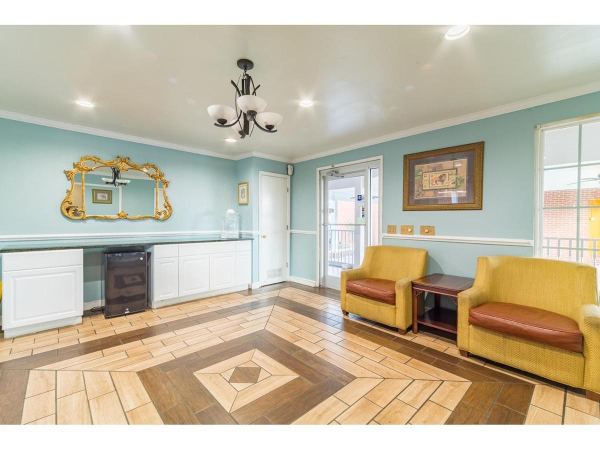 Winton Inn & Suites Barnwell Bagian luar foto