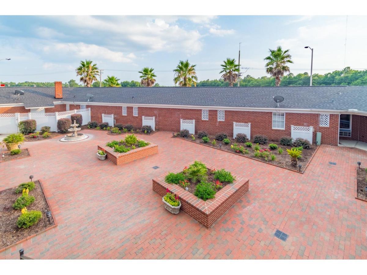 Winton Inn & Suites Barnwell Bagian luar foto