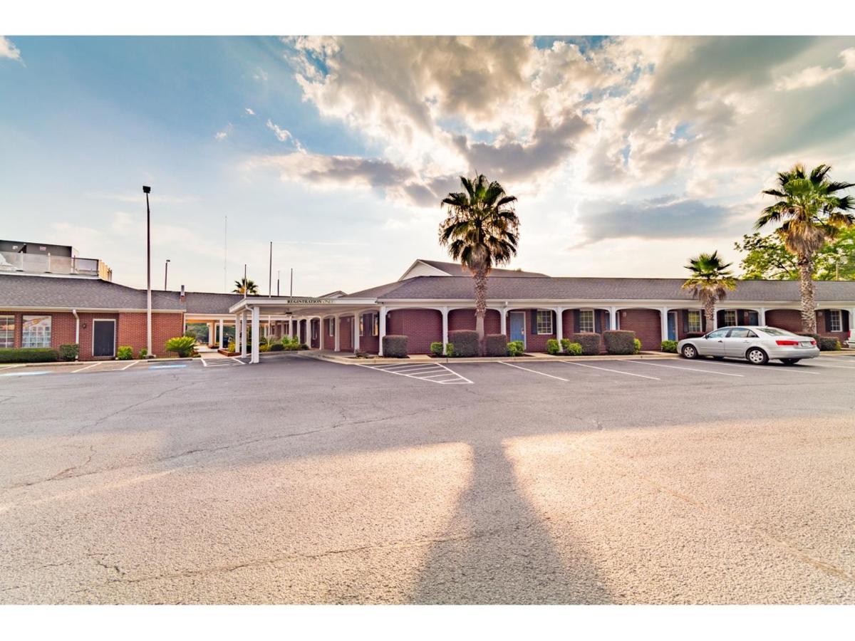 Winton Inn & Suites Barnwell Bagian luar foto