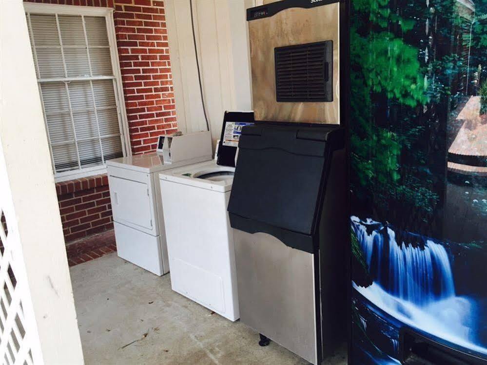 Winton Inn & Suites Barnwell Bagian luar foto